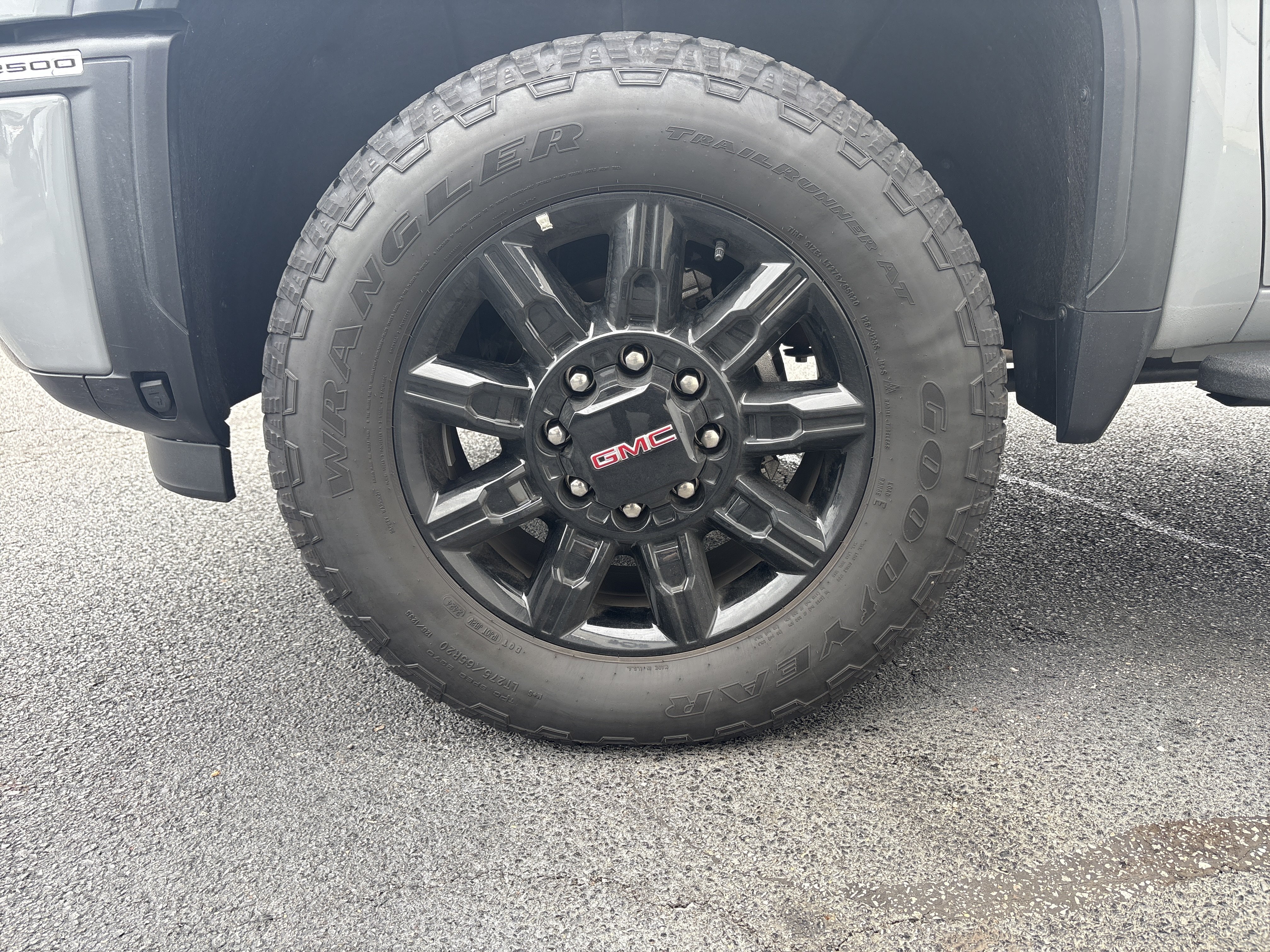 Used 2025 GMC Sierra 2500 AT4 w/ AT4 Premium Plus Package AWD/4WD image 6