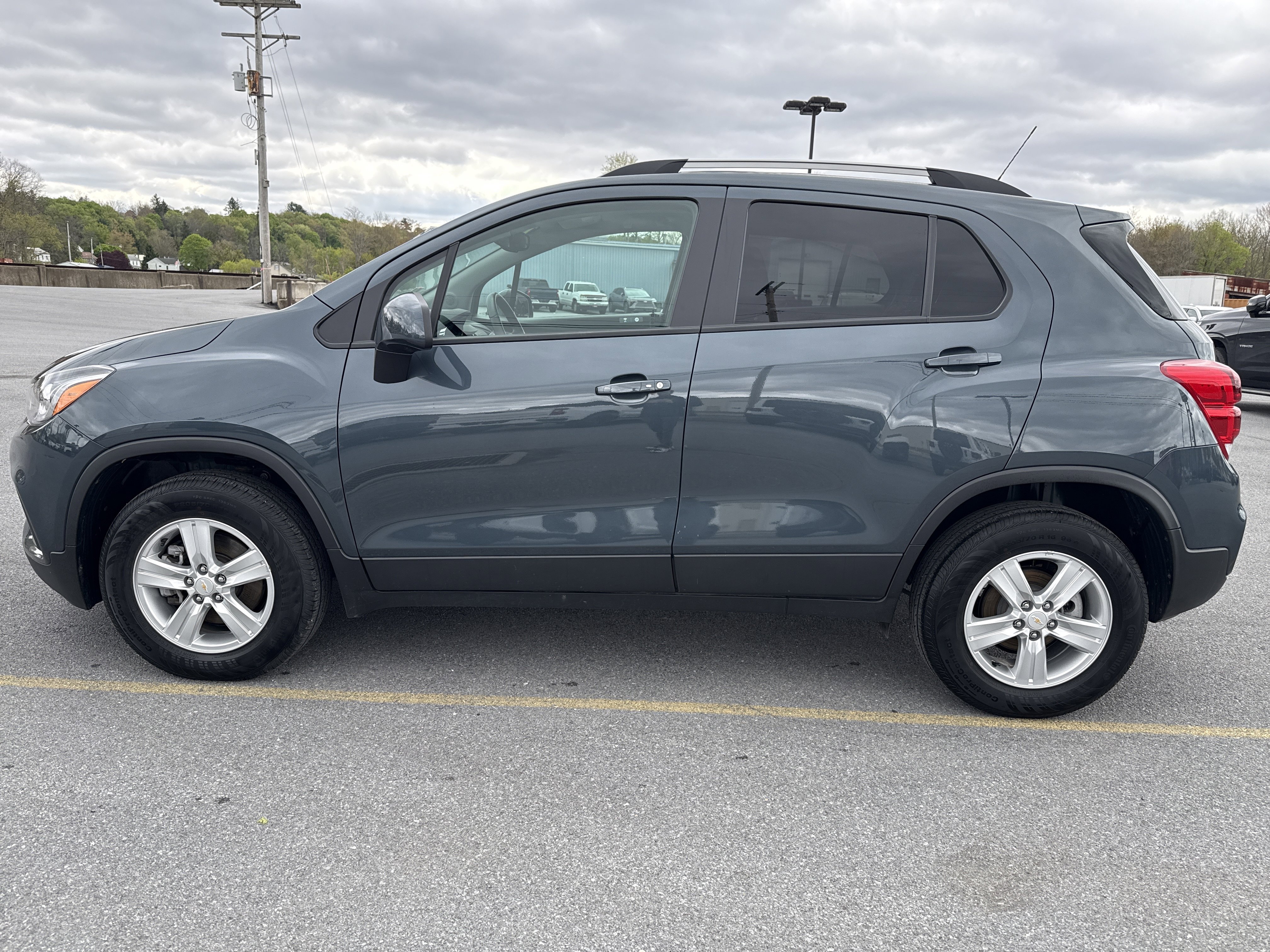 Used 2022 Chevrolet Trax LT w/ LT Convenience Package AWD/4WD image 7