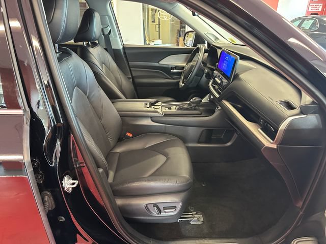 Certified 2025 Toyota Grand Highlander AWD image 16
