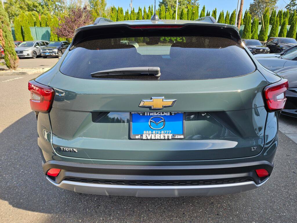 Used 2025 Chevrolet Trax LT FWD image 4