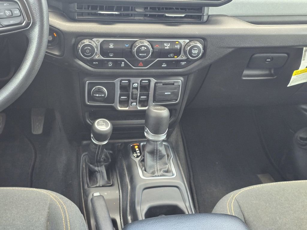 Used 2025 Jeep Gladiator Sport AWD/4WD image 18