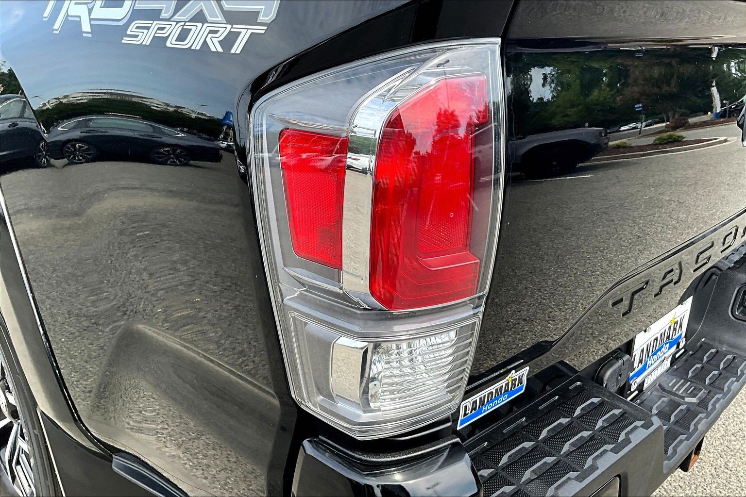 Used 2023 Toyota Tacoma TRD Sport AWD/4WD image 31