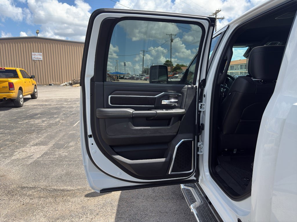 New 2026 RAM 2500 Laramie AWD/4WD image 21