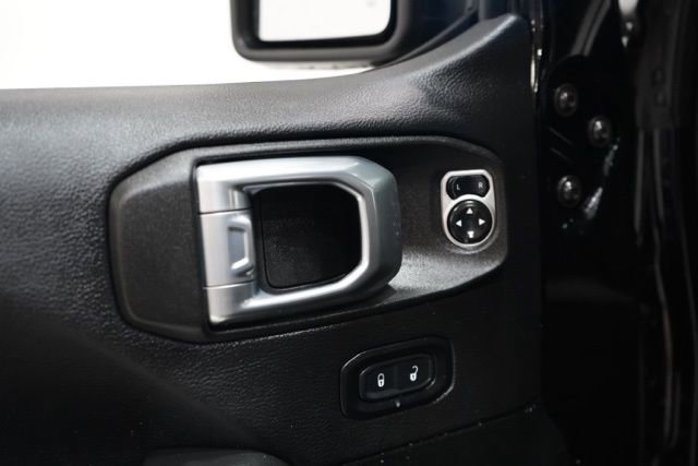 Used 2022 Jeep Wrangler Unlimited Sahara image 19