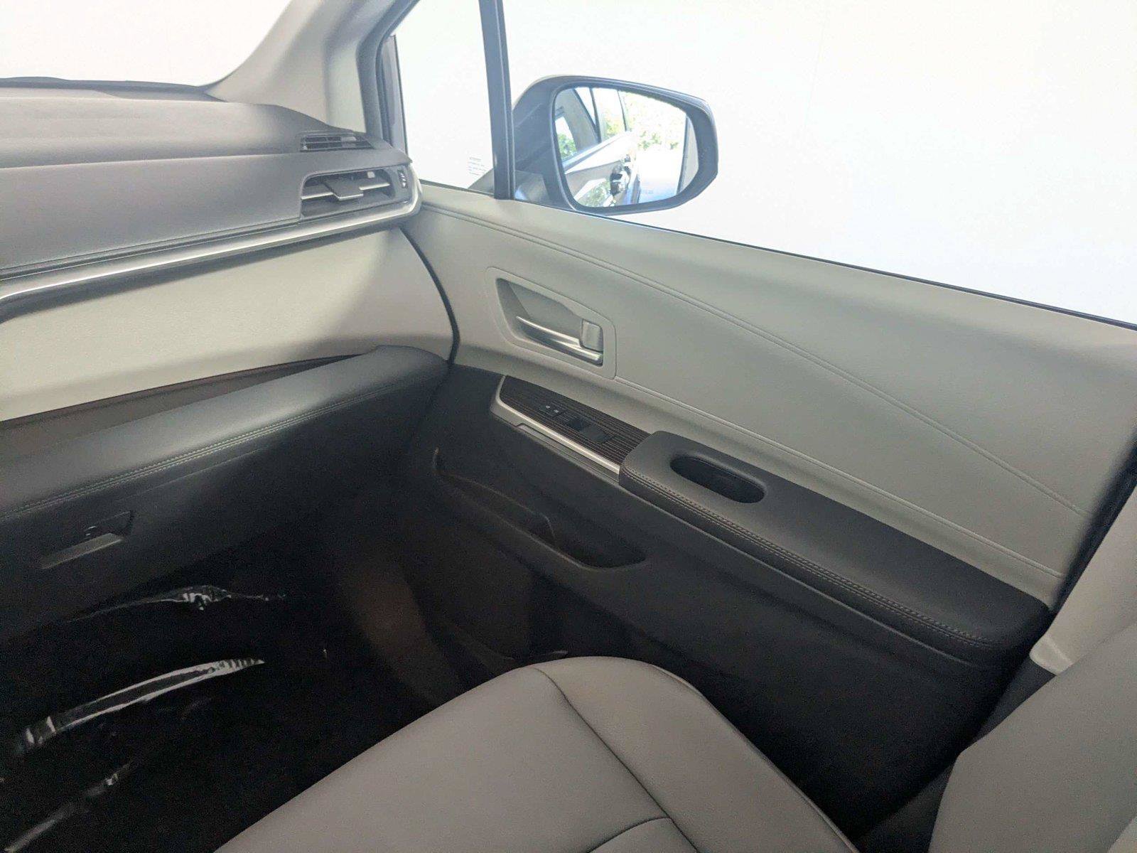 Certified 2024 Toyota Sienna XLE FWD image 40