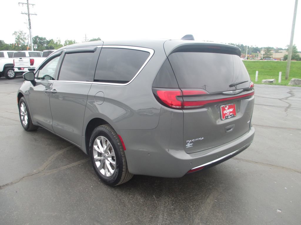 Used 2023 Chrysler Pacifica Touring-L AWD/4WD image 8