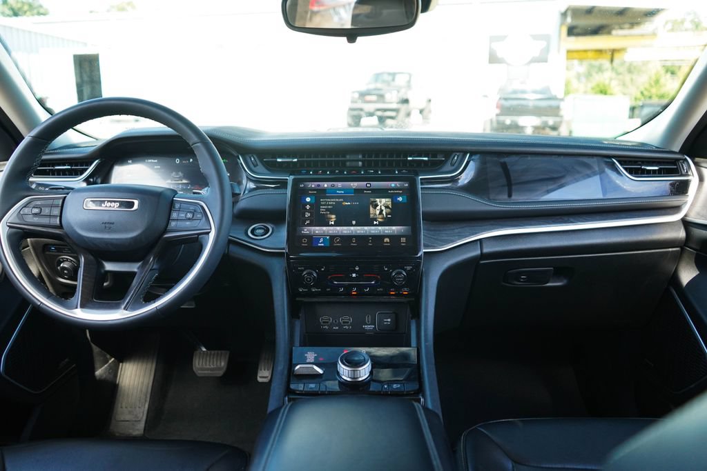 Used 2023 Jeep Grand Cherokee 4WD 4xe image 10