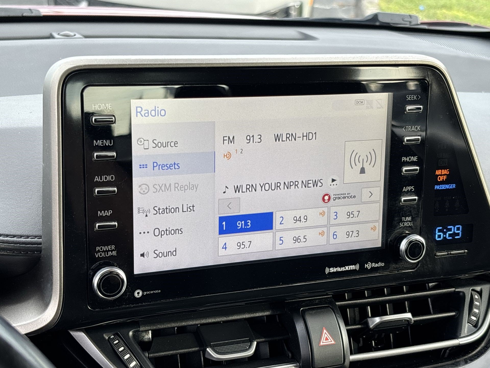 Used 2019 Toyota C-HR XLE FWD image 12