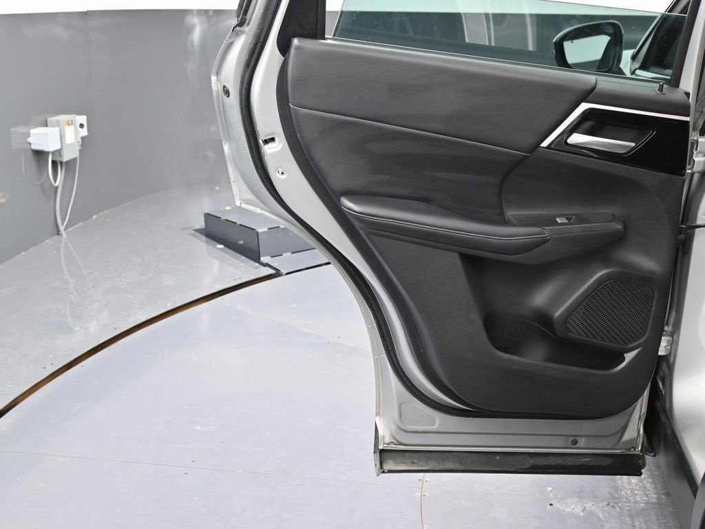 Used 2023 Mitsubishi Outlander SE image 38