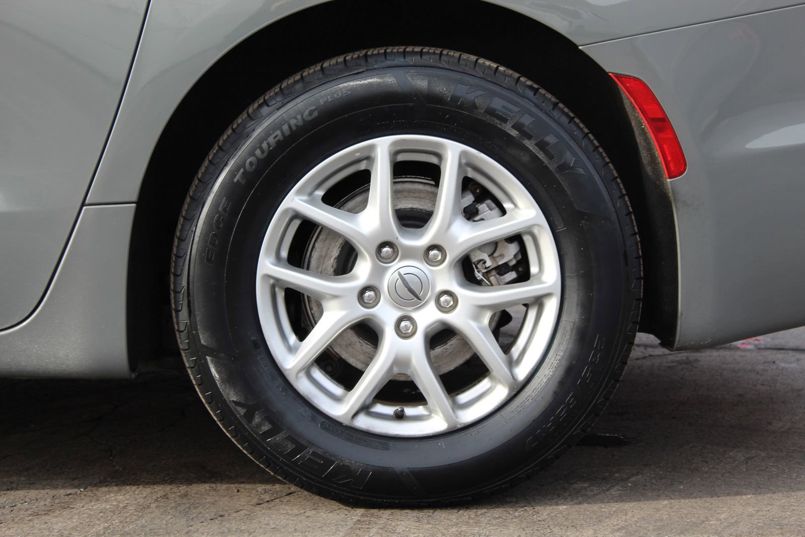 Used 2023 Chrysler Pacifica Touring-L image 23