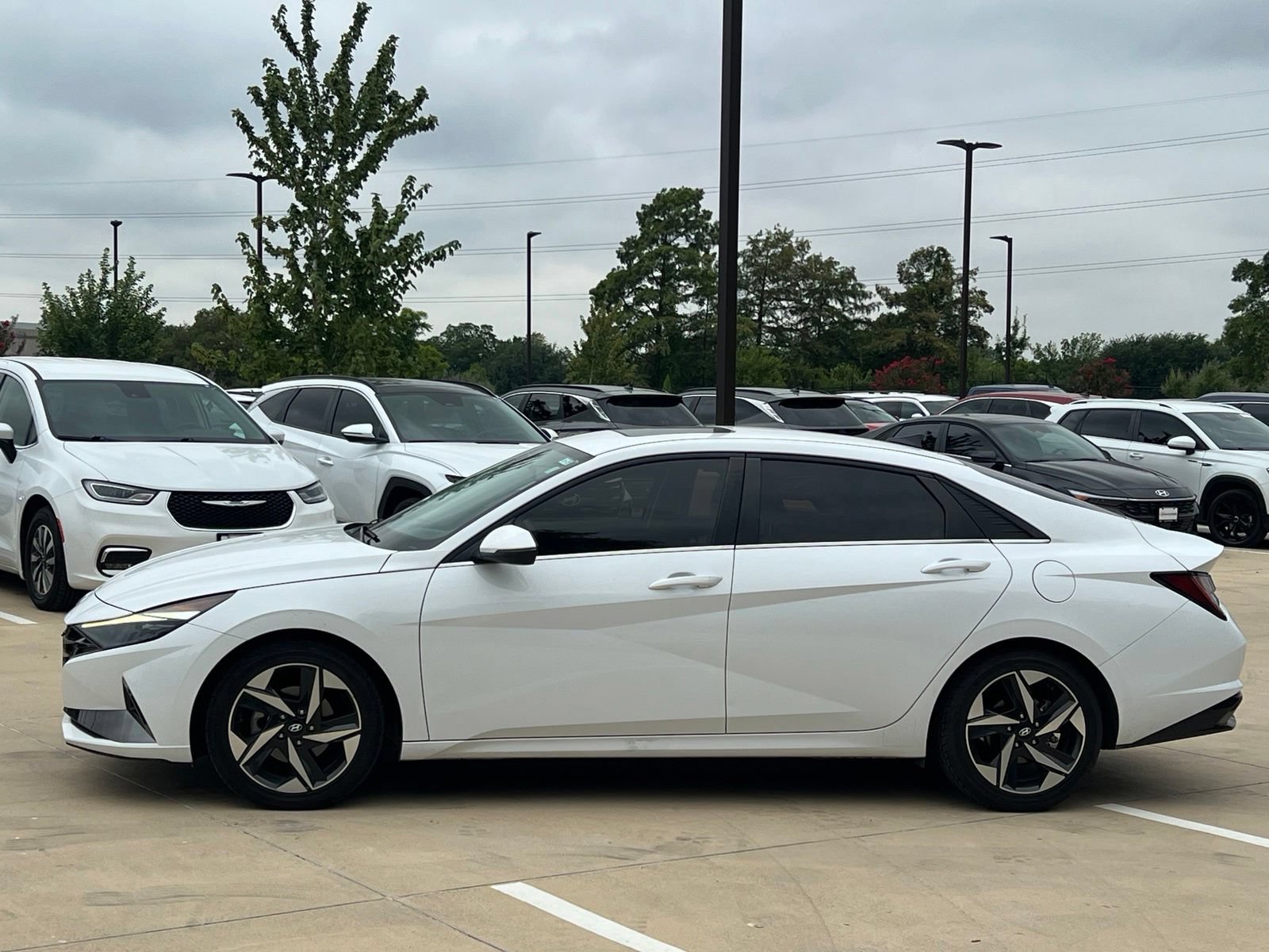 Certified 2021 Hyundai Elantra Limited FWD image 6