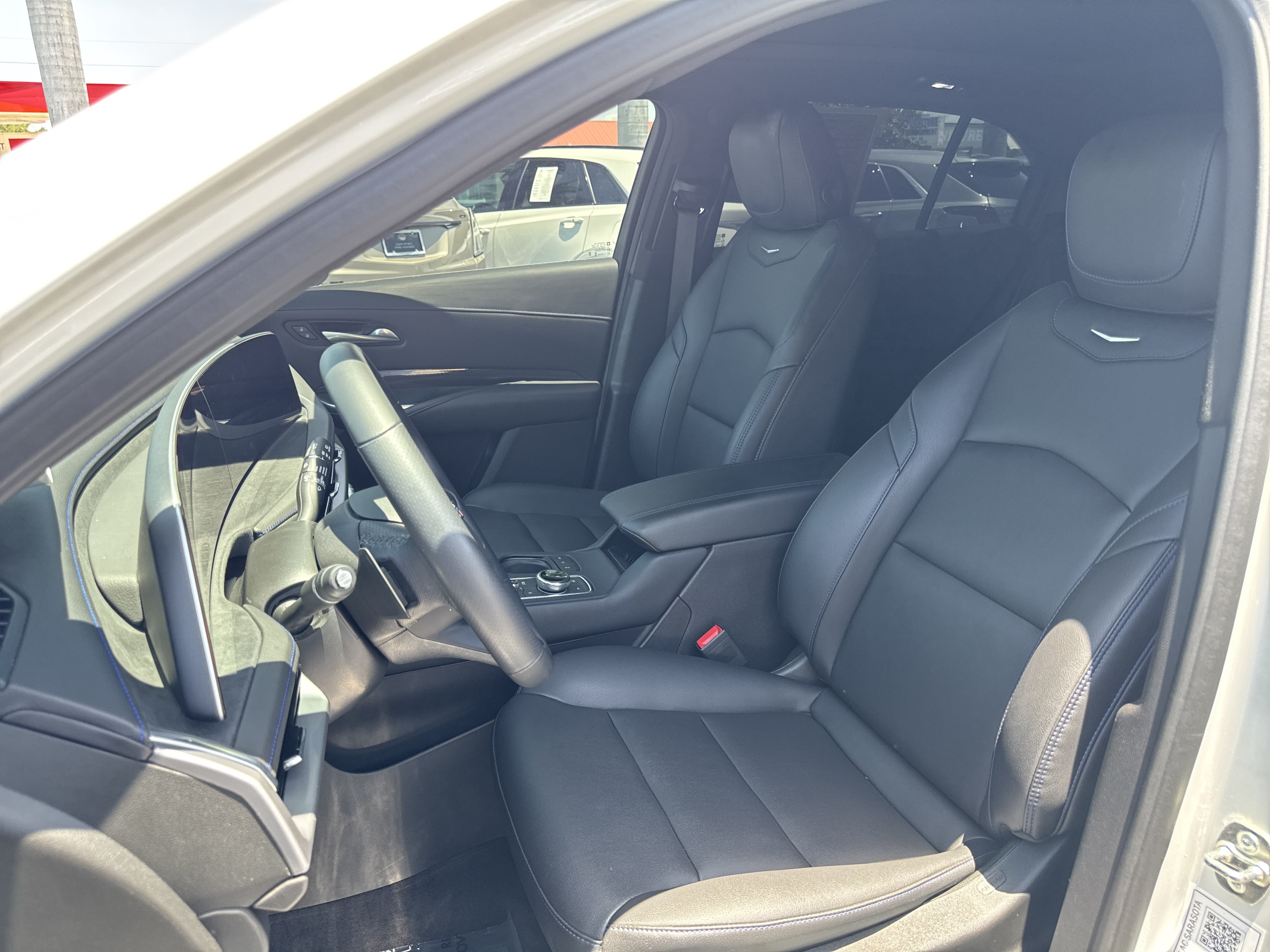Certified 2025 Cadillac XT4 Sport w/ LPO, Onyx Lite Package FWD image 21