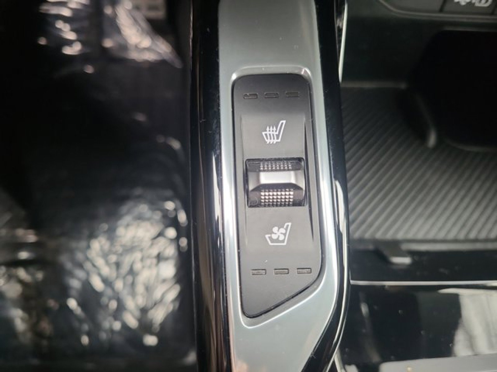 Used 2024 Kia Sorento SX Prestige w/ Sage Leather Package image 34