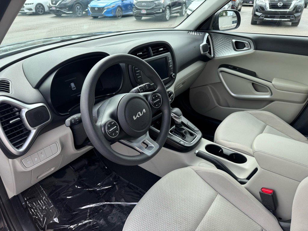 Used 2023 Kia Soul LX w/ LX Technology Package image 15