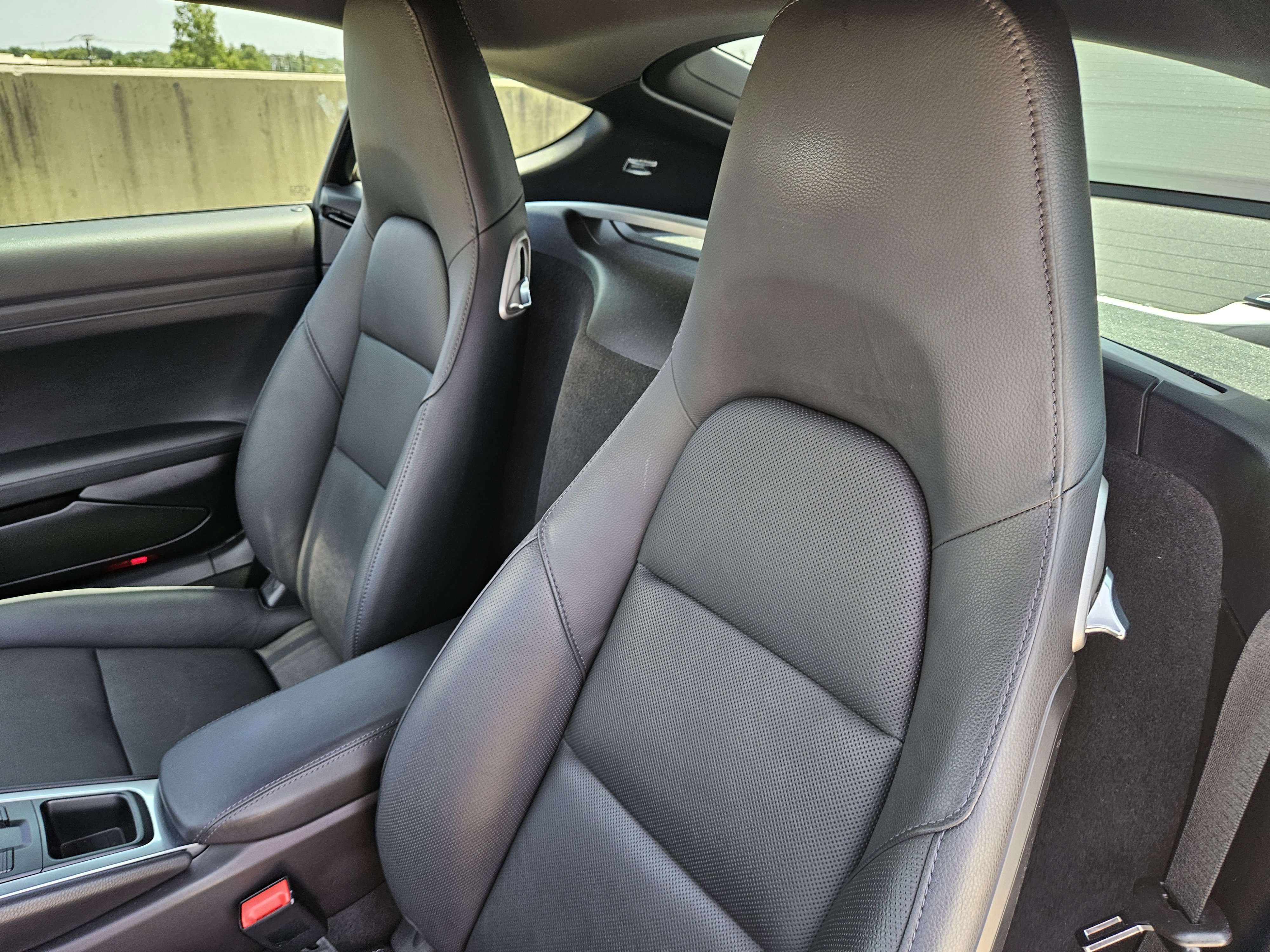 Certified 2022 Porsche 718 Cayman S RWD image 6