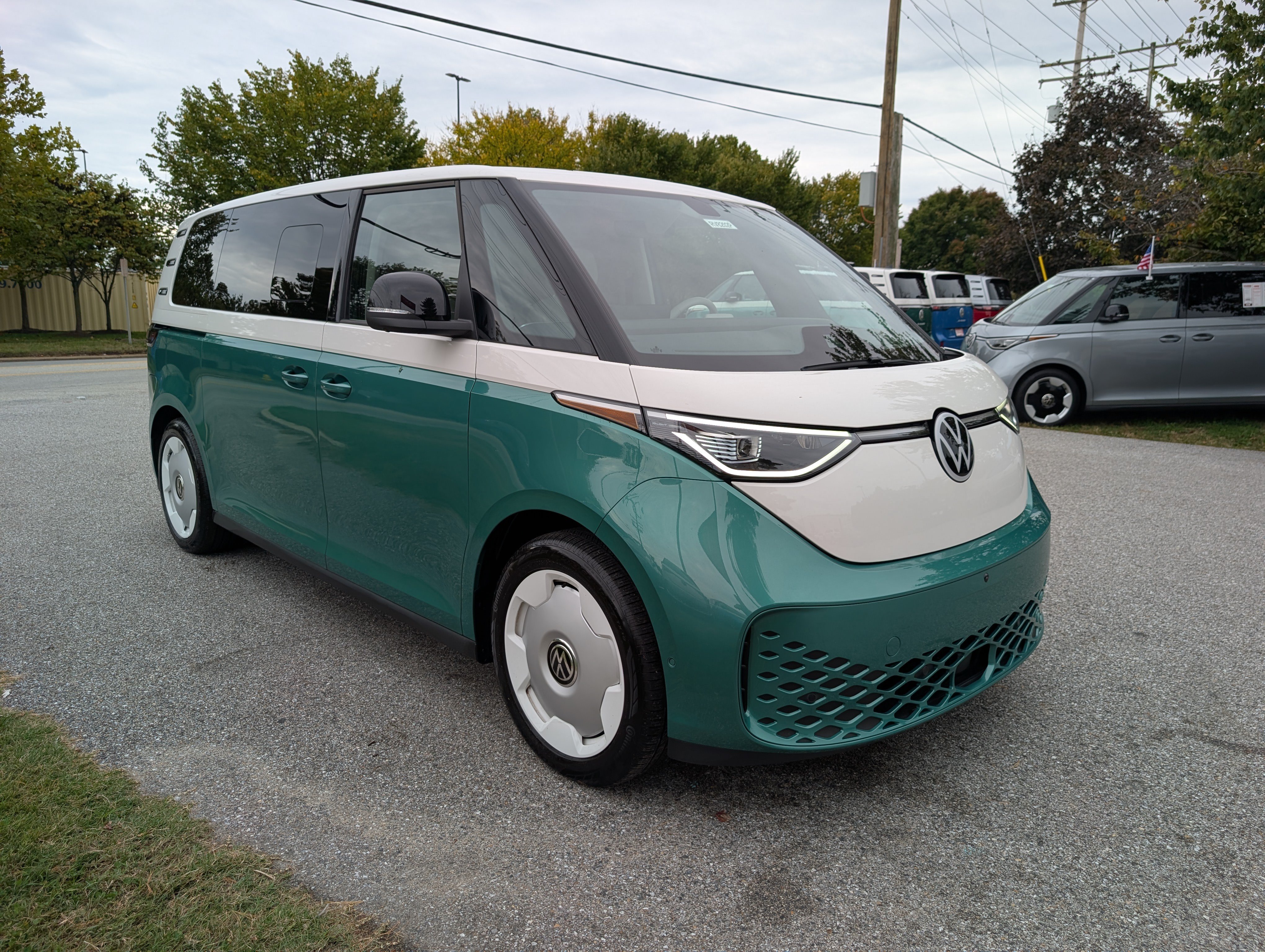 Used 2025 Volkswagen ID. Buzz Pro S Plus RWD image 2