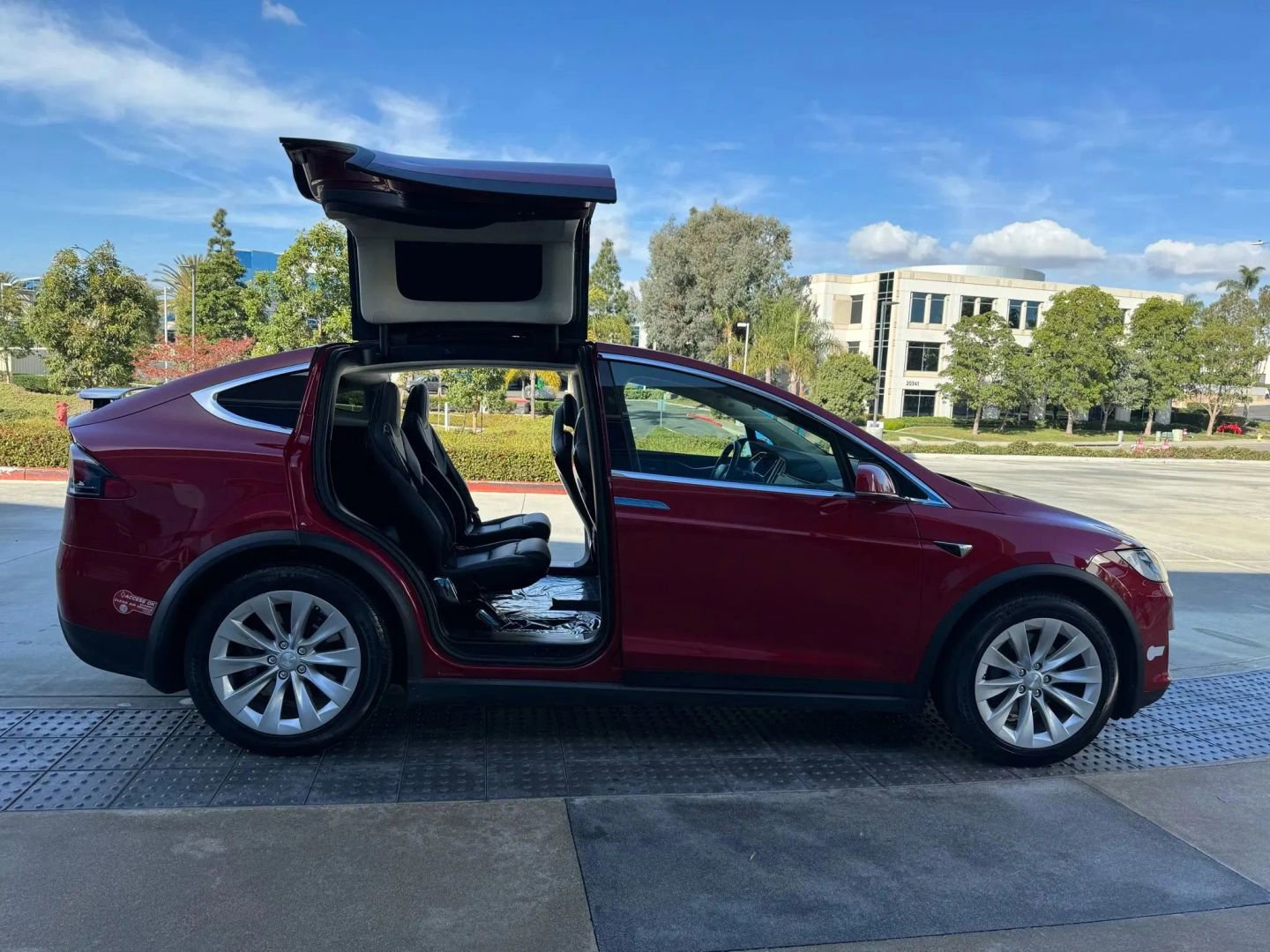 Used 2019 Tesla Model X Long Range AWD/4WD image 7