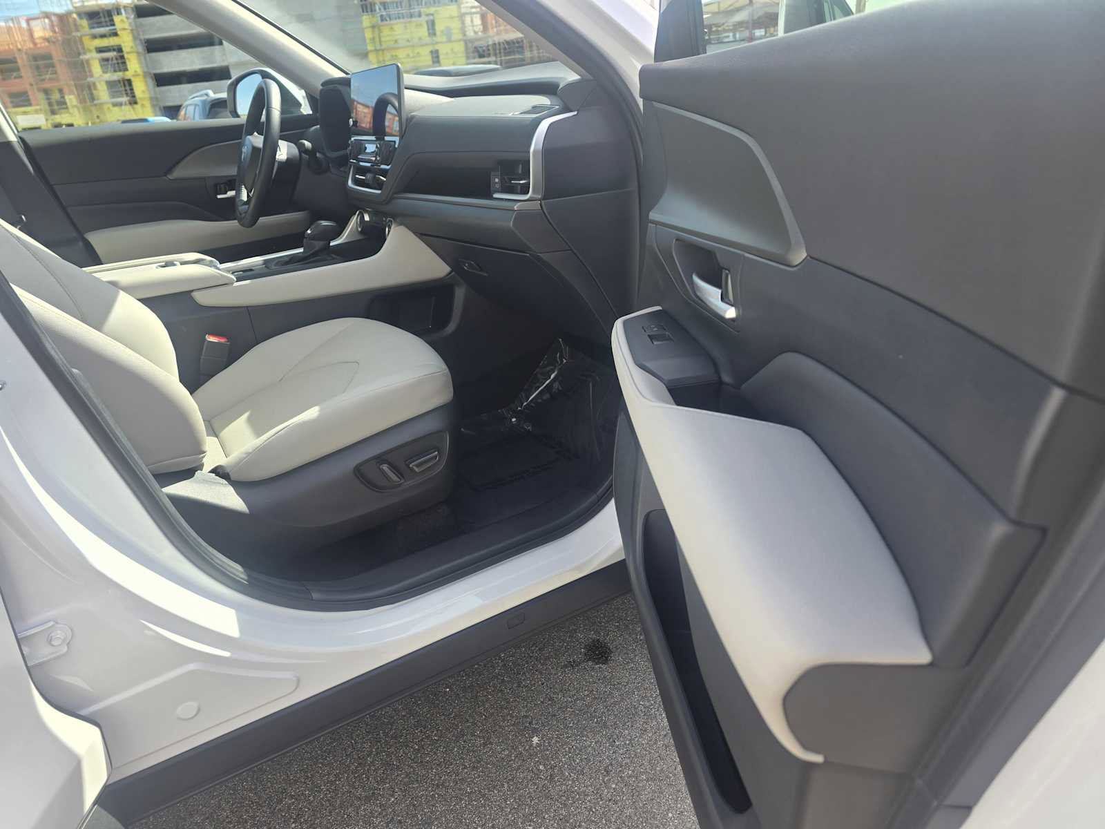 Used 2024 Toyota Grand Highlander XLE image 10