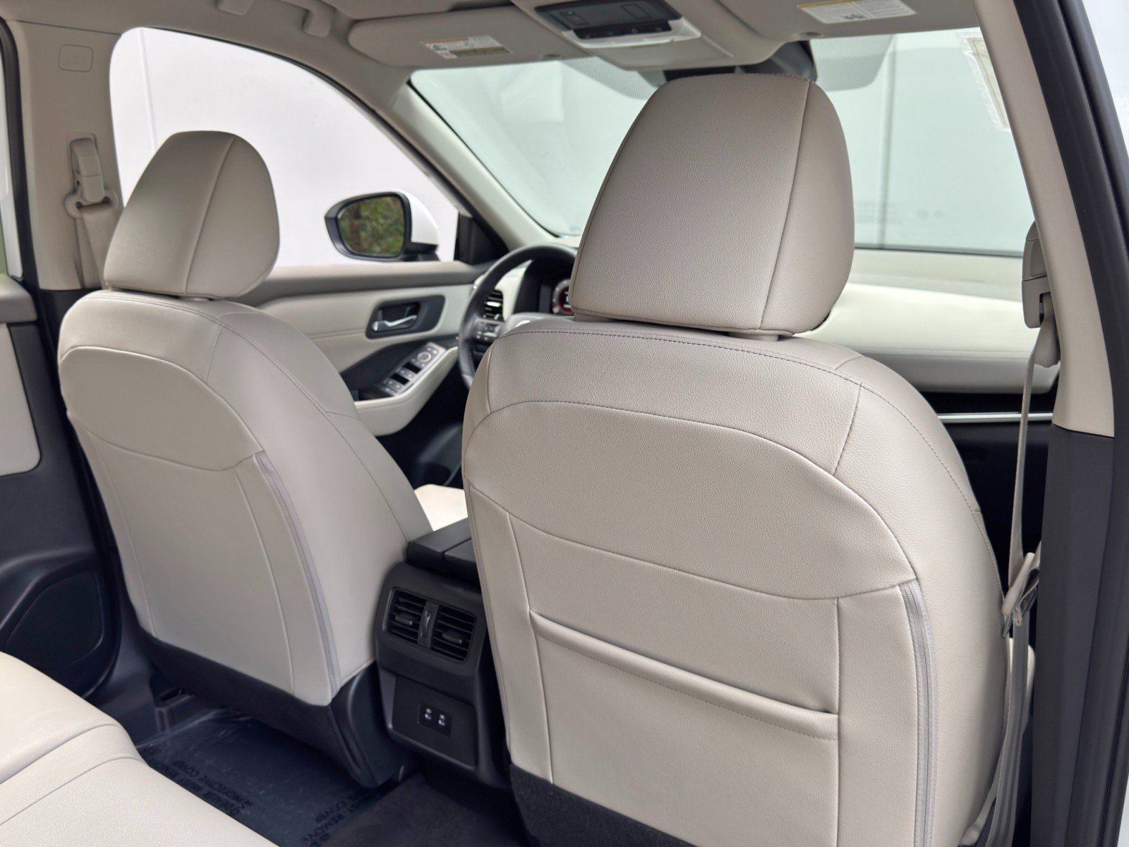 Used 2025 Nissan Rogue SL FWD image 33