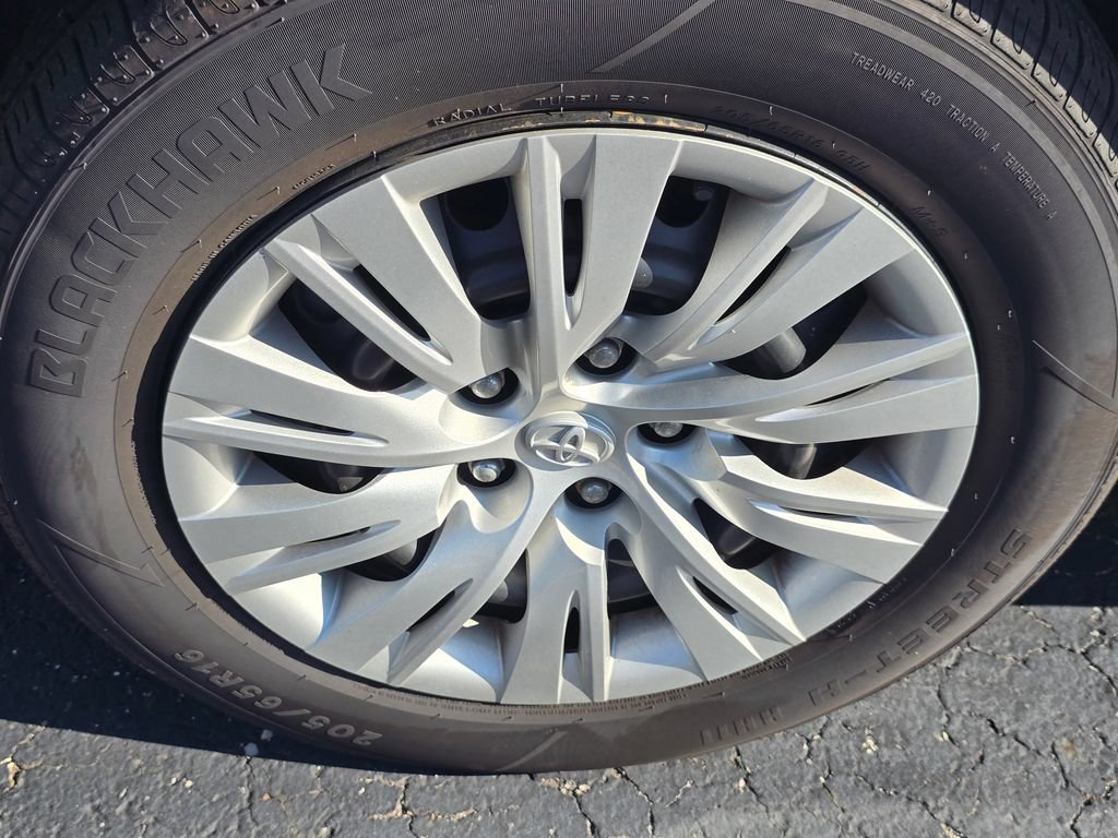 Used 2013 Toyota Camry LE FWD image 22