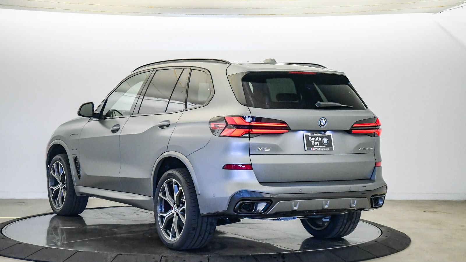 New 2026 BMW X5 xDrive50e AWD/4WD image 2