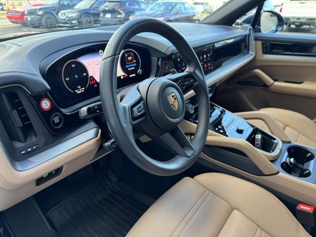 Used 2024 Porsche Cayenne image 16