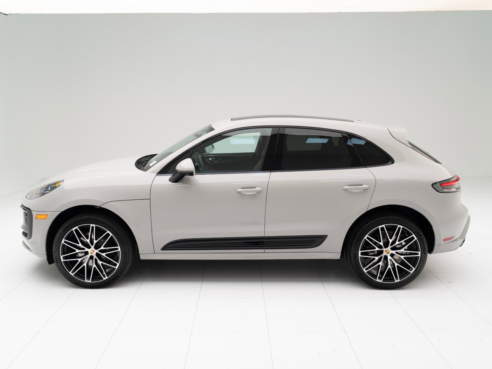 New 2026 Porsche Macan image 2