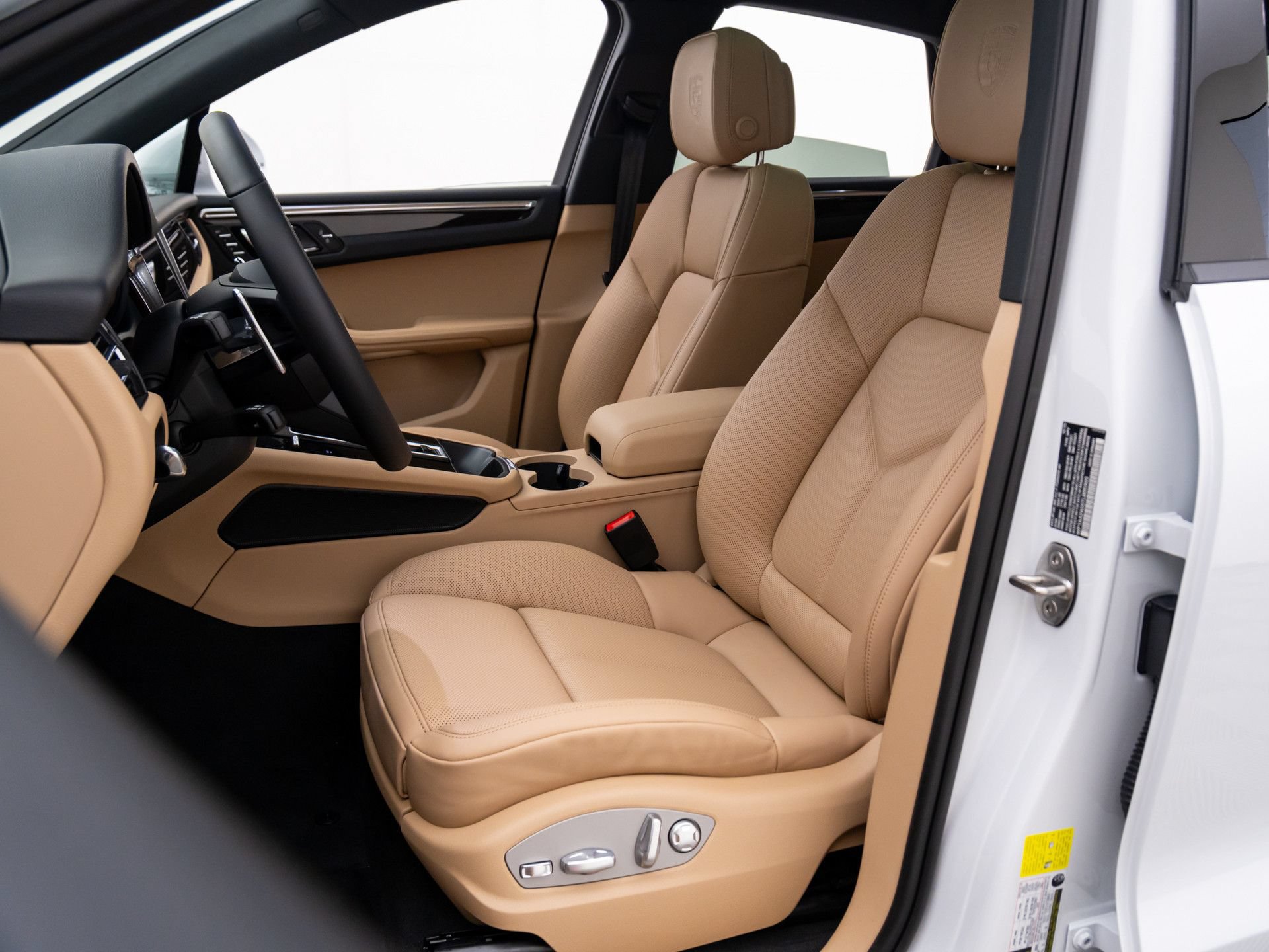 Used 2026 Porsche Macan AWD/4WD image 5