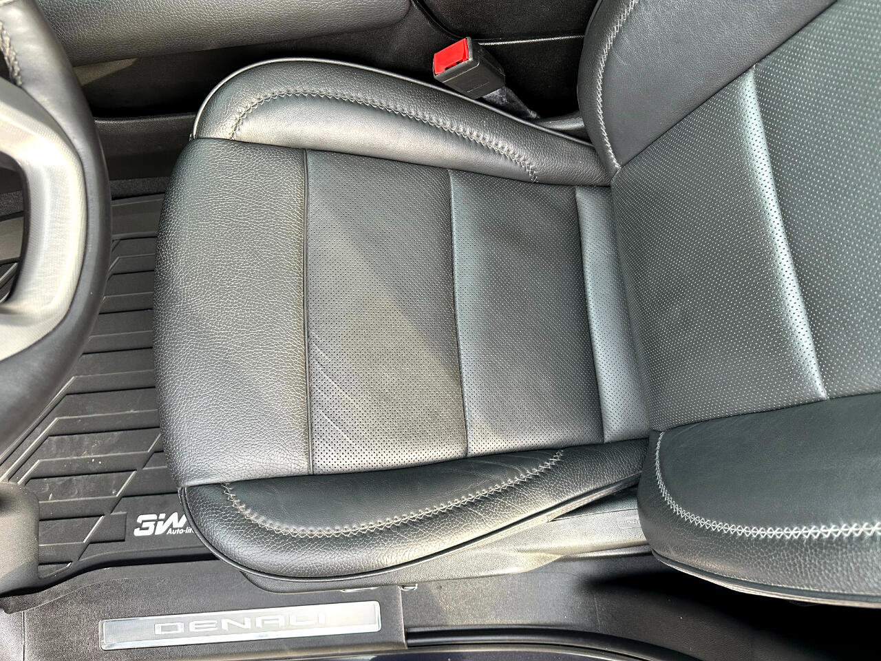 Used 2023 GMC Yukon Denali w/ Denali Reserve Package image 12