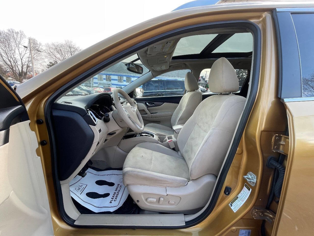 Used 2015 Nissan Rogue SV w/ SV Moonroof Package image 14