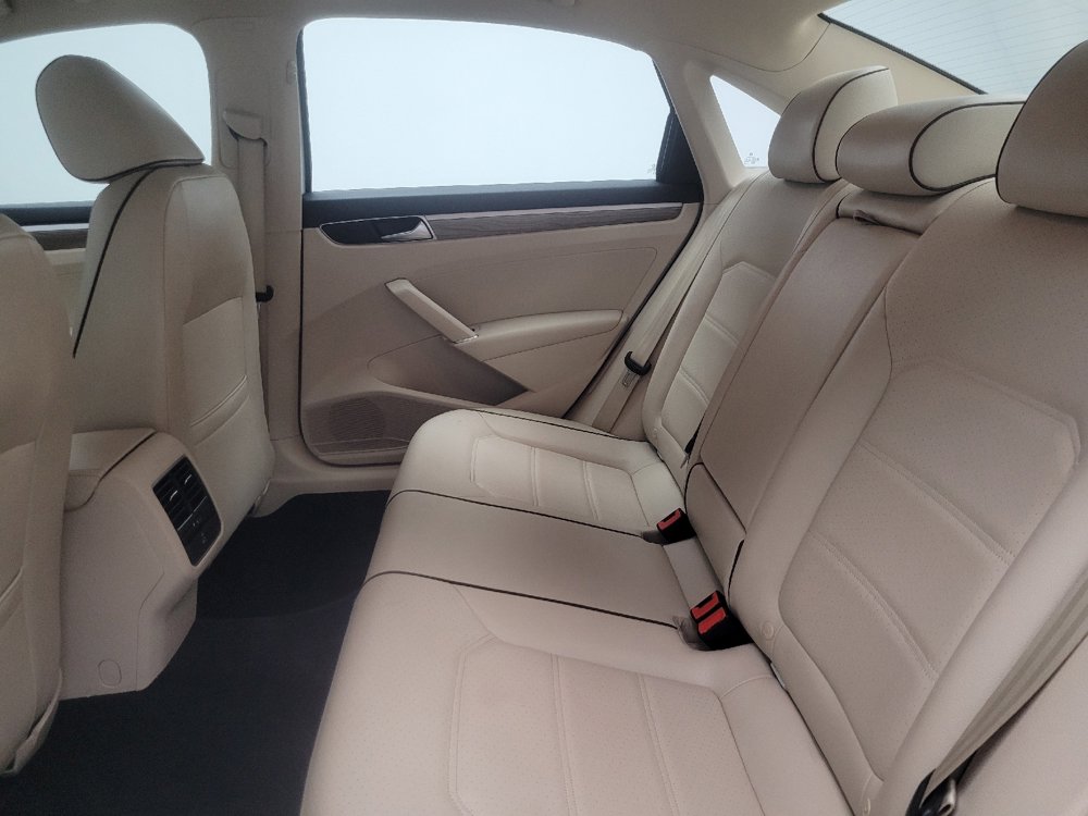 Used 2018 Volkswagen Passat 2.0T SE FWD image 18