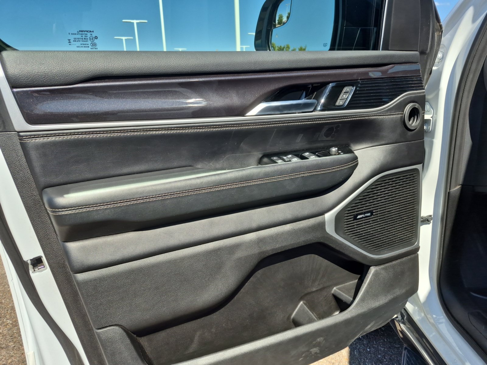 Used 2024 Jeep Wagoneer 4WD w/ Convenience Group I image 14
