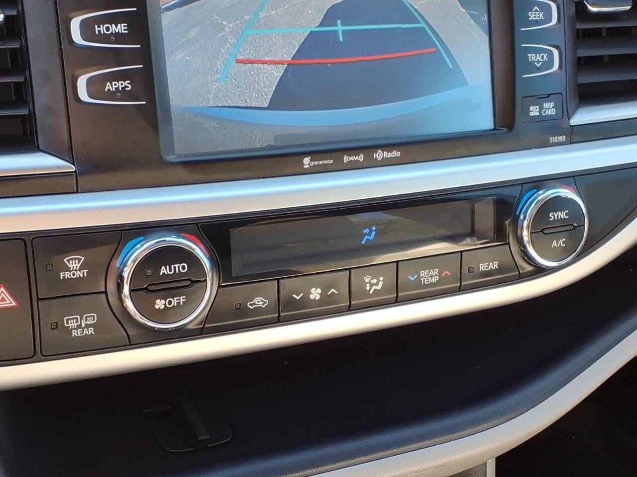 Used 2019 Toyota Highlander XLE FWD image 24