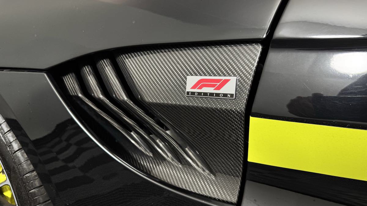 Used 2022 Aston Martin V8 Vantage Coupe RWD image 12