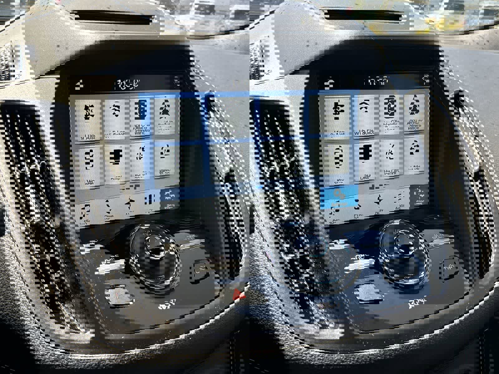 Used 2018 Ford Escape Titanium w/ Ford Safe & Smart Package AWD/4WD image 19