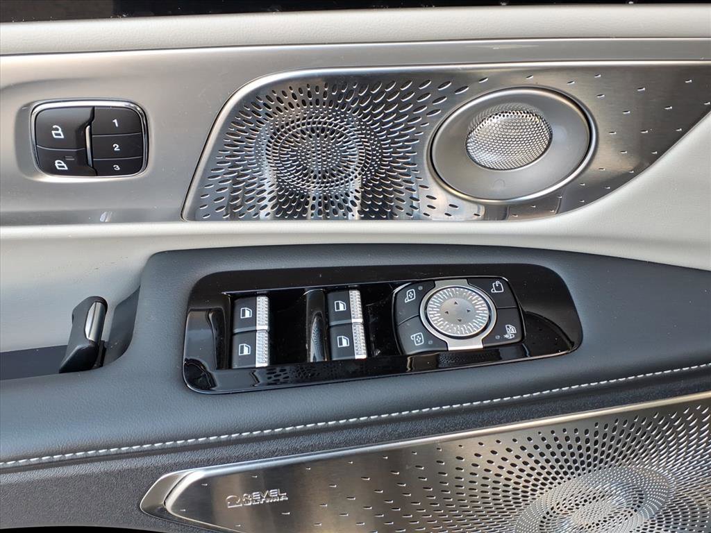 Certified 2025 Lincoln Nautilus Reserve image 18