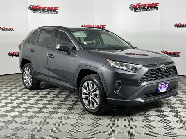 Used 2020 Toyota RAV4 XLE Premium image 2