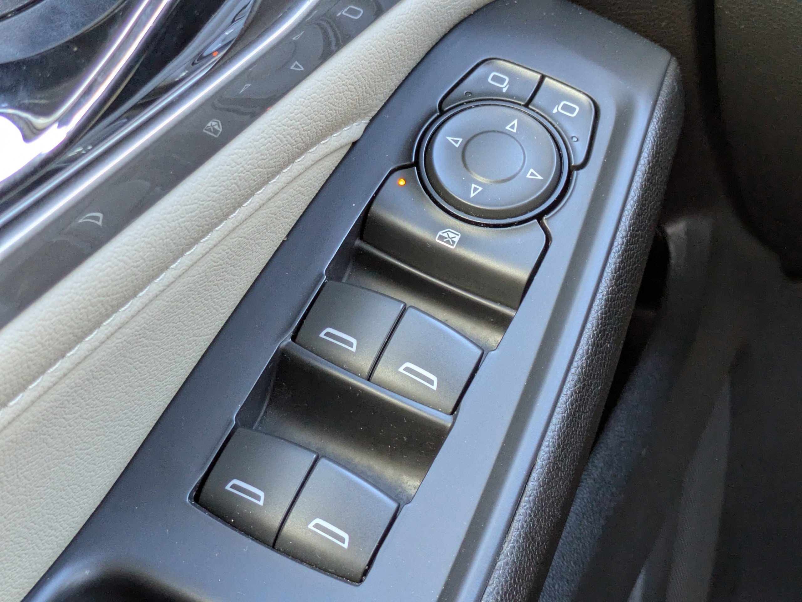 Used 2022 Chevrolet Traverse LS FWD image 24