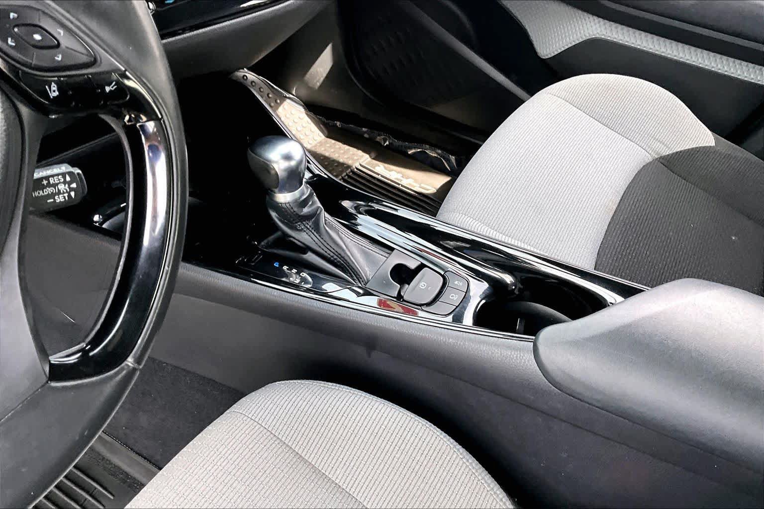 Used 2019 Toyota C-HR XLE FWD image 16