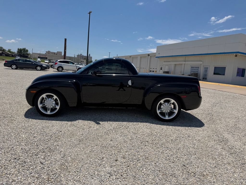 Used 2003 Chevrolet SSR w/ Preferred Equipment Group RWD image 6