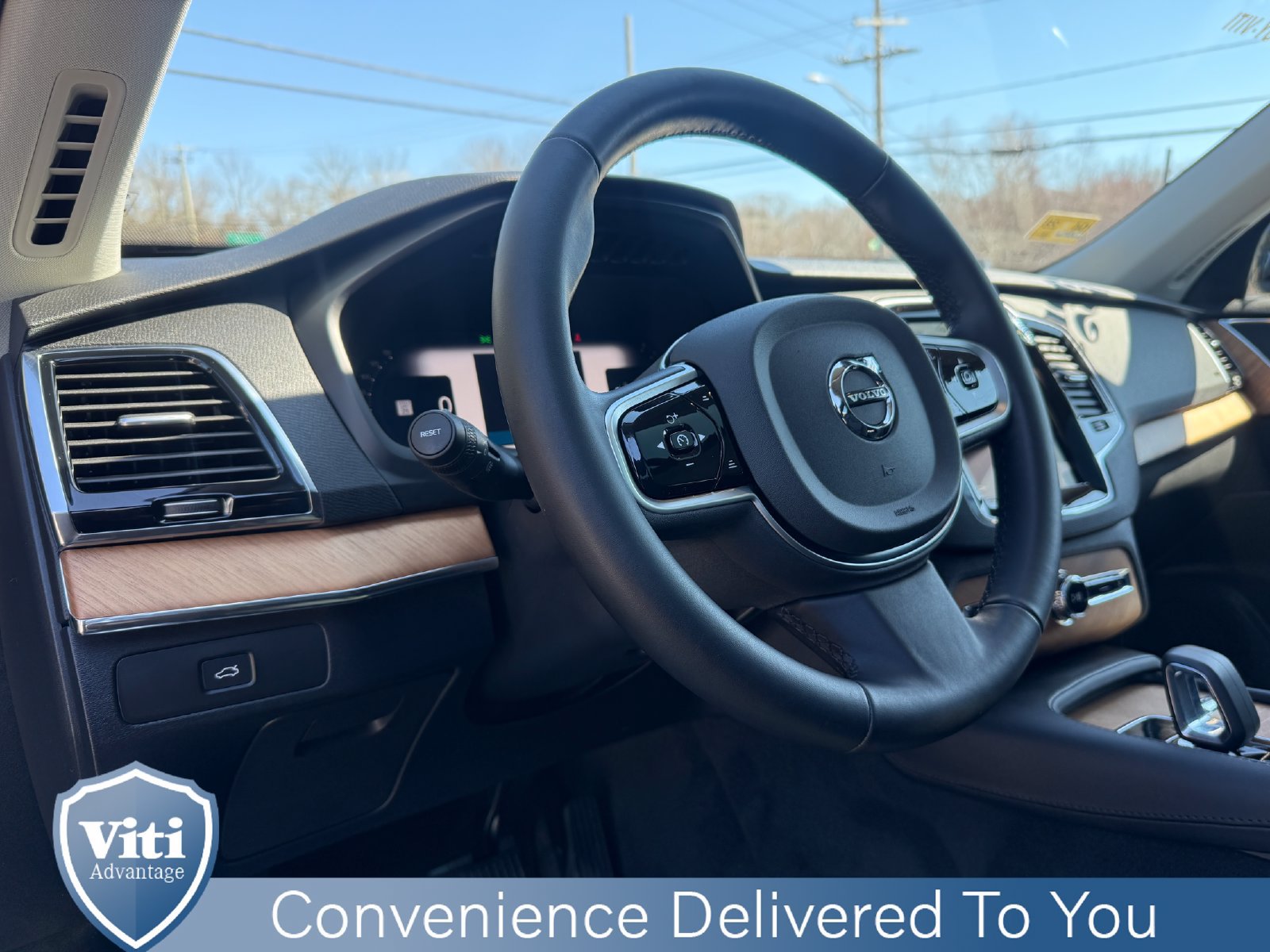 Certified 2025 Volvo XC90 B6 Plus w/ Protection Package Premier AWD/4WD image 17
