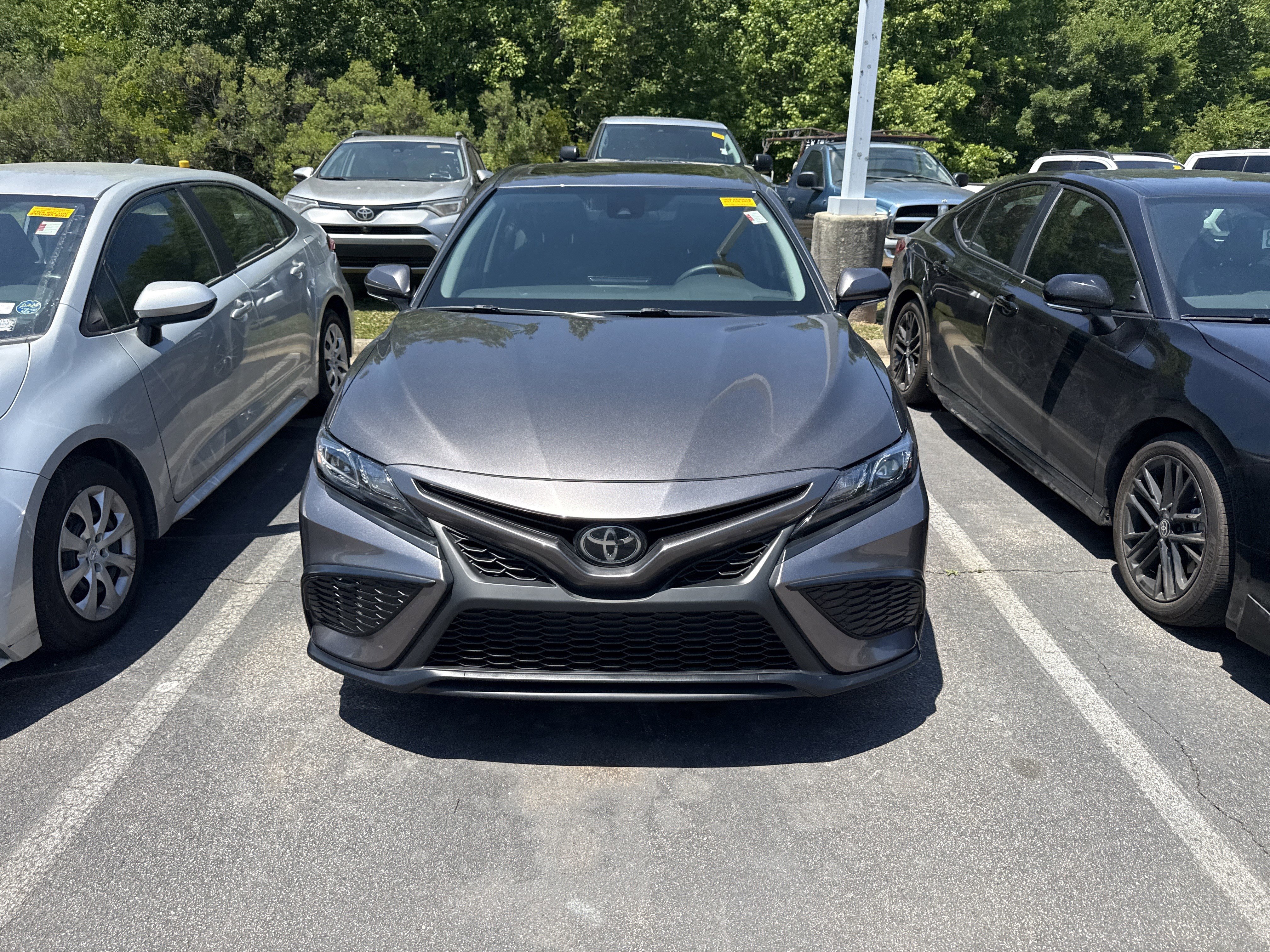 Used 2024 Toyota Camry SE FWD image 2