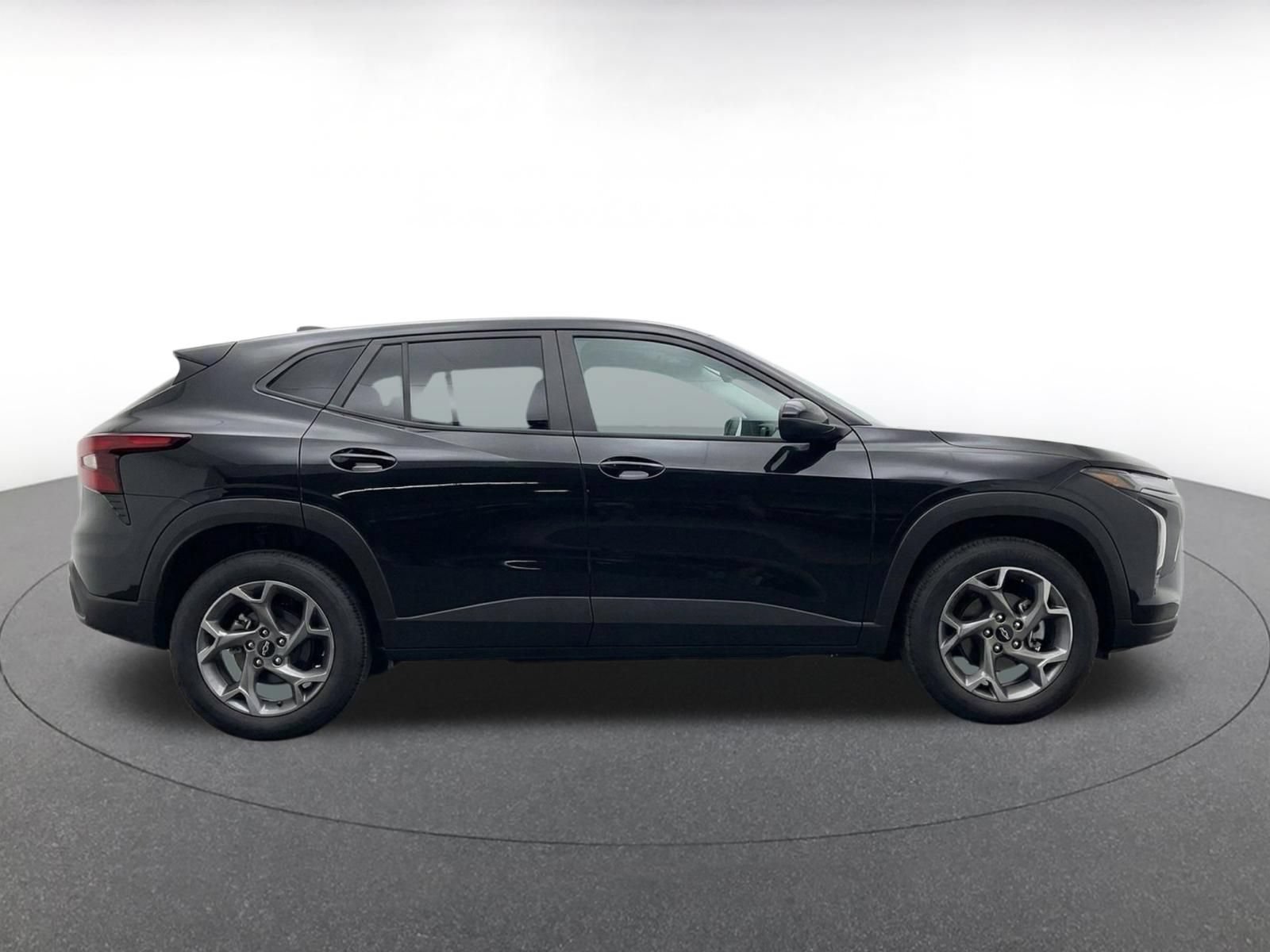 Used 2025 Chevrolet Trax LT FWD image 10