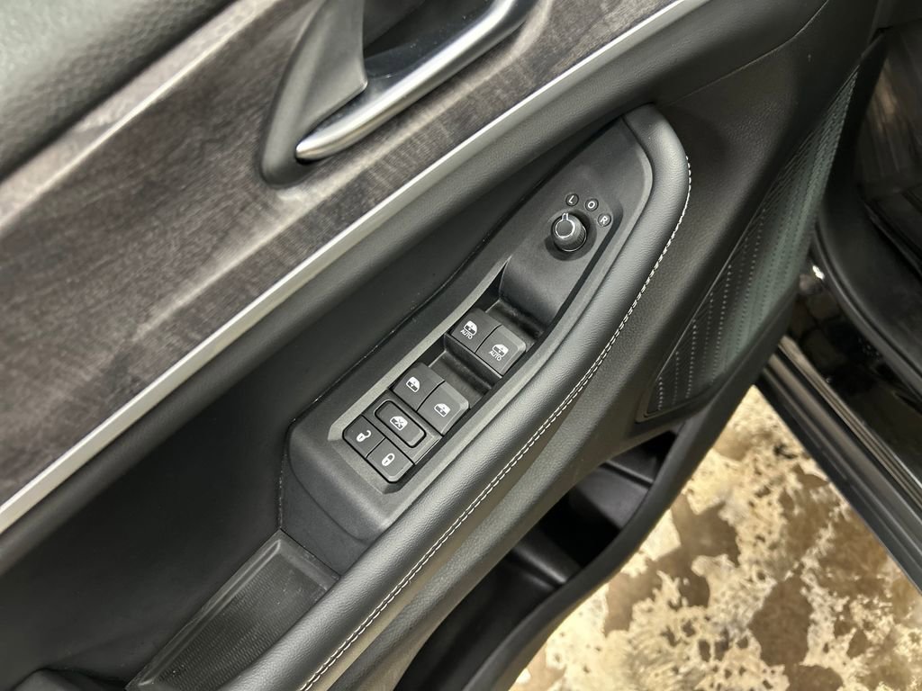 Certified 2023 Jeep Grand Cherokee L Limited AWD/4WD image 16