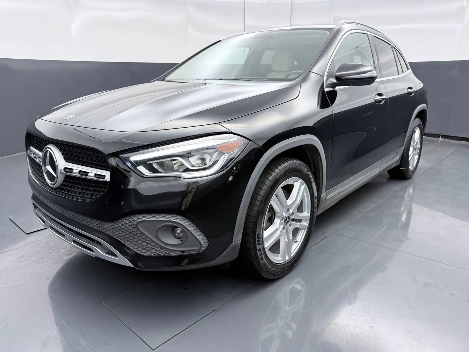 Used 2021 Mercedes-Benz GLA 250 4MATIC w/ Premium Package image 3