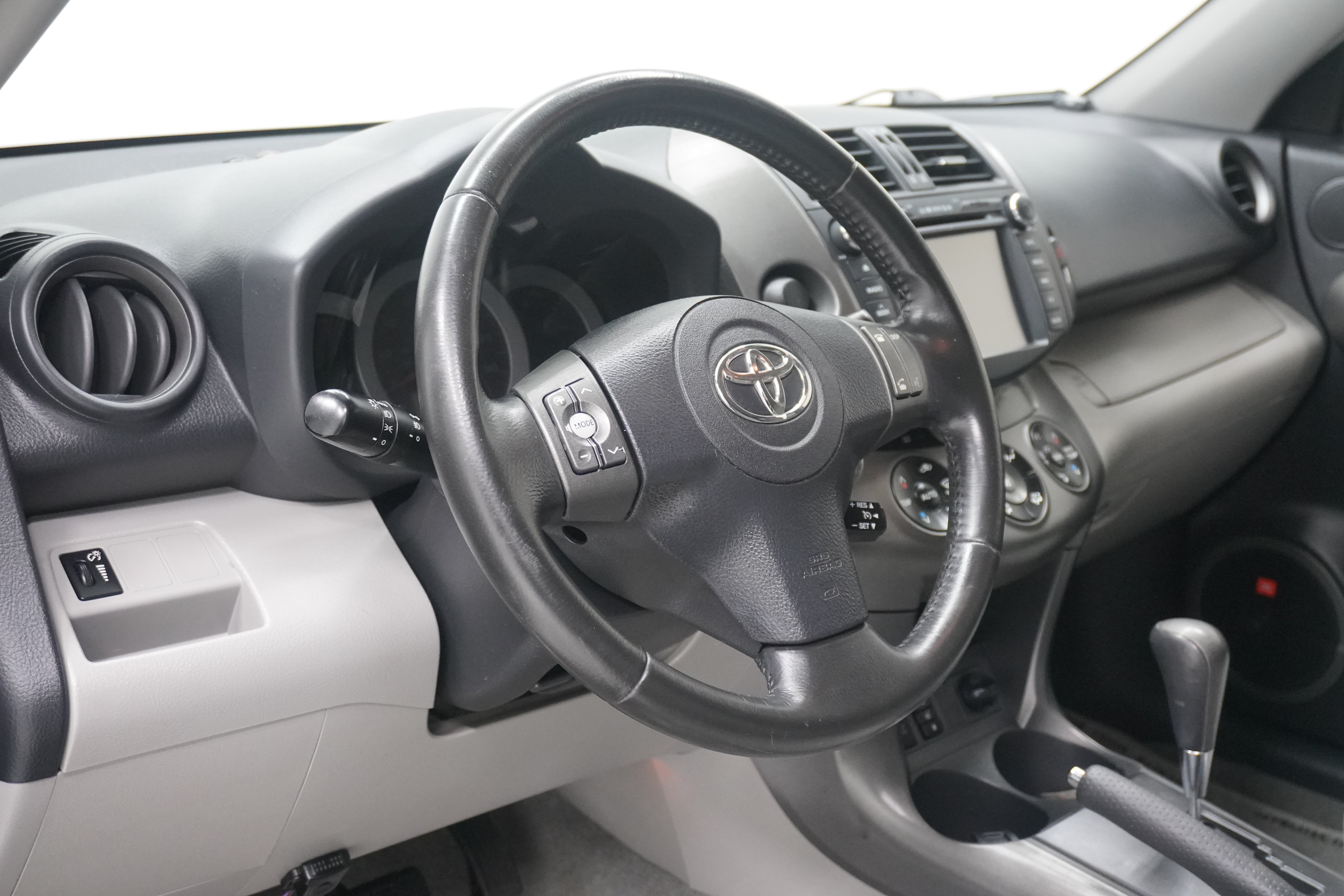 Used 2011 Toyota RAV4 Limited w/ Limited Extra Value Pkg FWD image 10