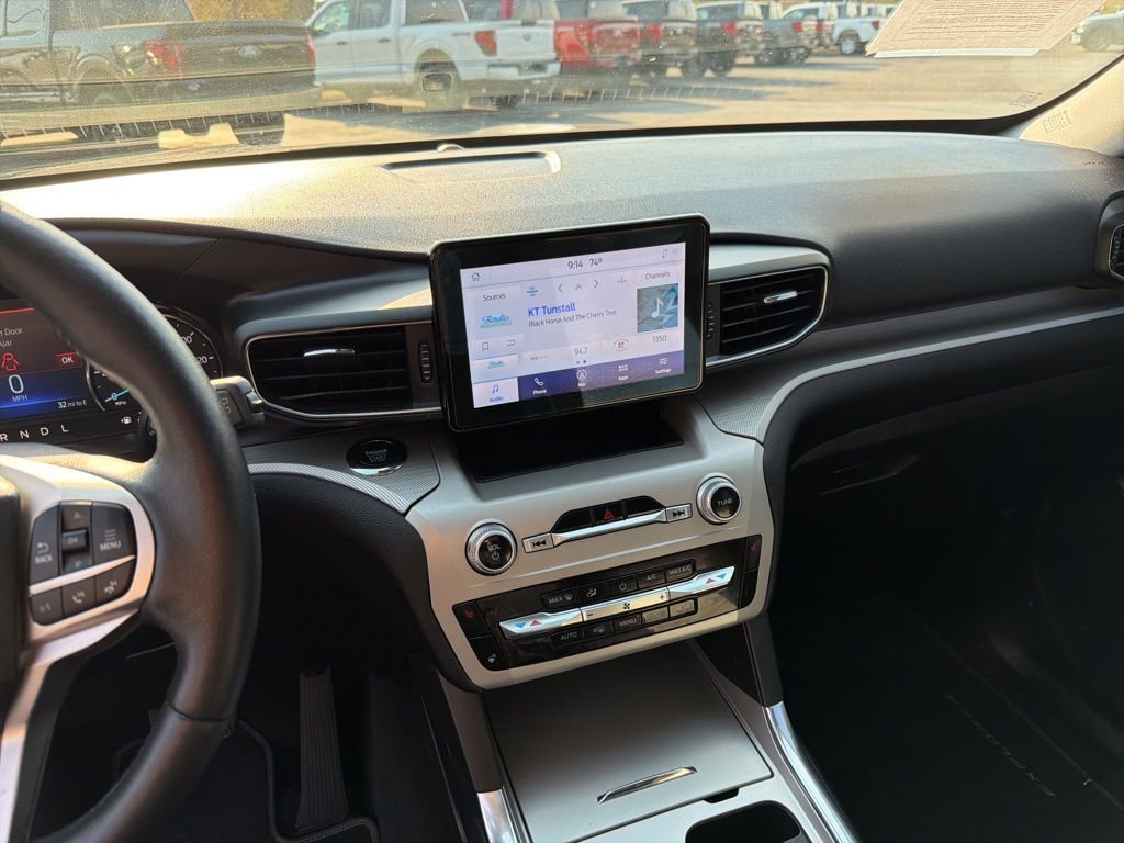 Used 2022 Ford Explorer XLT w/ Equipment Group 202A image 17