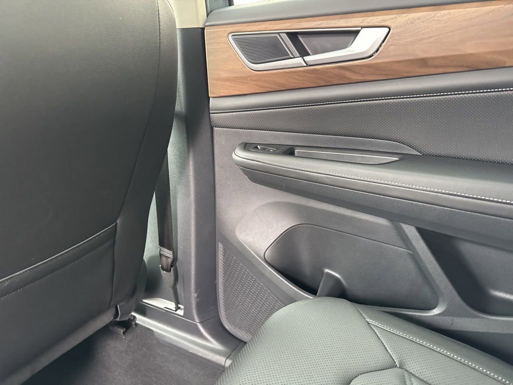 Certified 2025 Volkswagen Atlas SE image 18