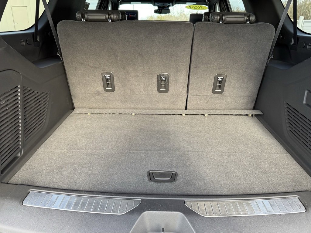 Used 2024 Chevrolet Suburban Z71 w/ Luxury Package image 37