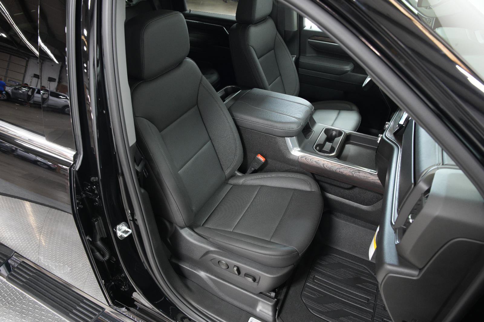 New 2025 GMC Sierra 2500 SLT w/ SLT Premium Package image 15